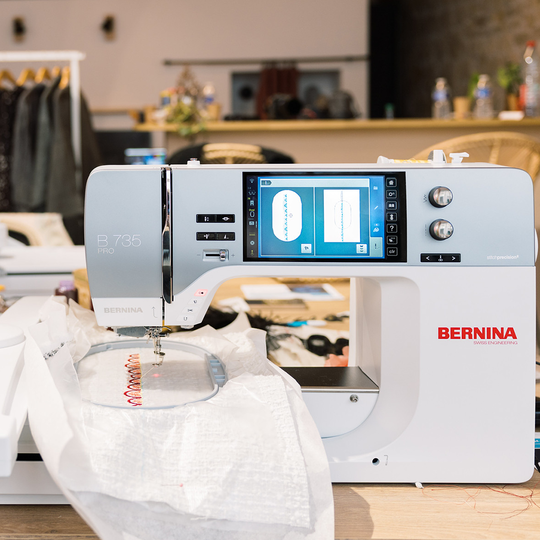 BERNINA 735 PRO mit Stickmodul image number